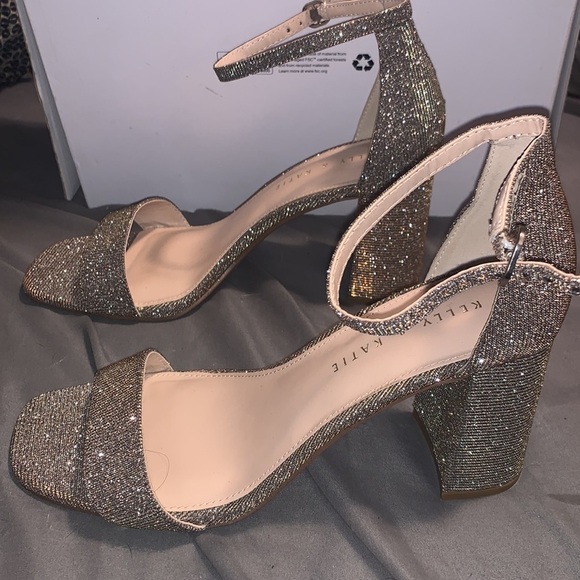 Kelly and Katie open toe heel. Size 9 - Picture 5 of 9